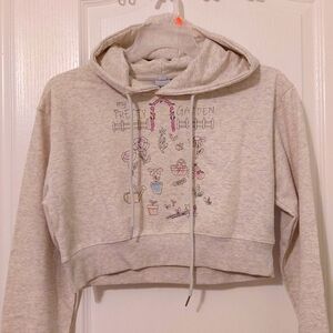 Short, off the shoulders hoodie